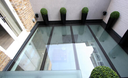 Large walk-on external glass floor